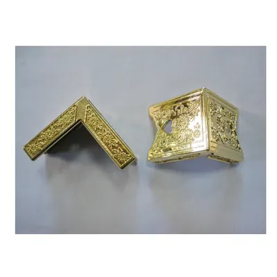 Coffin corner 6218 corner clips in gold color side view